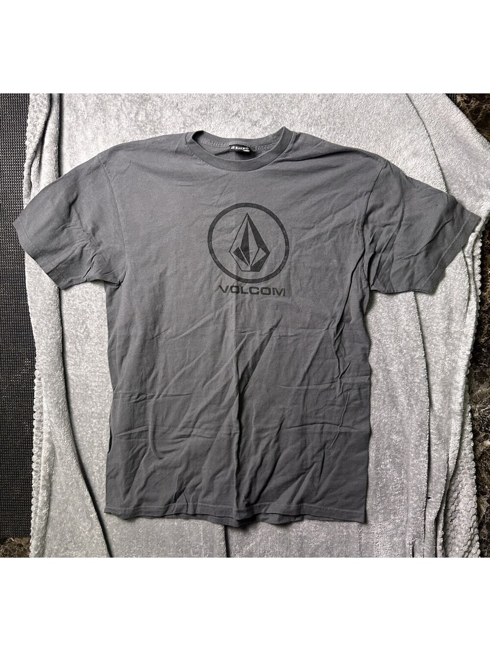 Vintage Volcom Shirt Mens L Gray Stone Graphic Skate Surf 90s Y2K Grunge Emo
